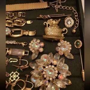 ⚜️ Curated 1 LB Vintage & Modern Costume Jewelry Lot – Tailored to Your Style ⚜️